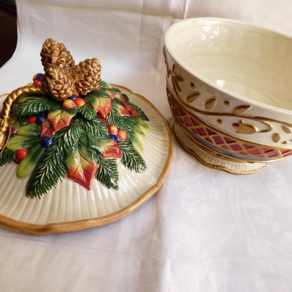 Fitz and Floyd Classics Jolly St. Nick Hand painted Holiday Ceramic covered Bowl - Picture 5 of 12